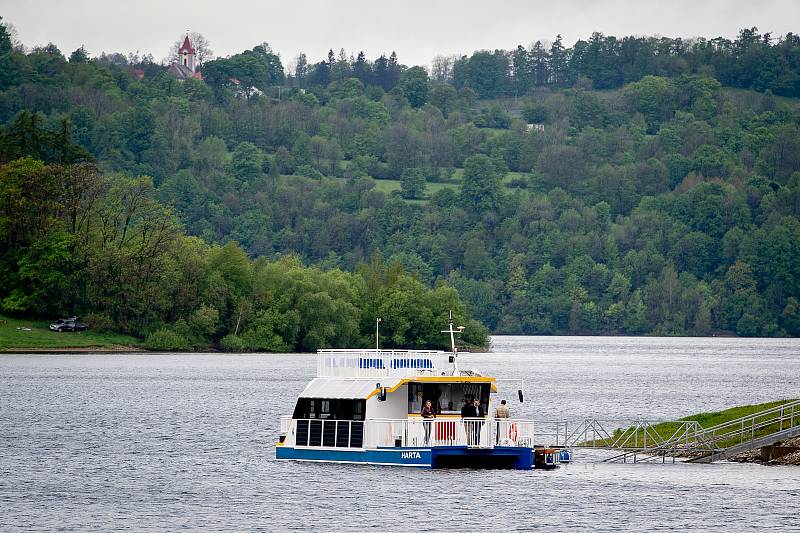 Novou turistickou atrakci bude mít od června 2019 vodní nádrž Slezská Harta na Bruntálsku. Turisty po ní bude vozit elektroloď, 20. května 2019 v Leskovci nad Moravicí.