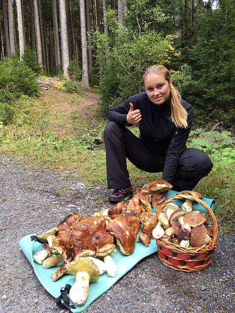 Michaela Havlasová, 30.9 na Bílé - ve třech lidech procházkou po asfaltce kolem lesa cca za 1,5 hodiny. 