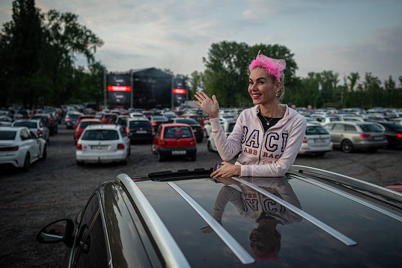 Kapela Mirai uspořádala první největší živý autokoncert v České Republice který se uskutečnil v Dolní Oblasti Vítkovic, 15. května 2020 v Ostravě. Organizátoři uvedli že celková kapacita 500 aut byla vyprodána.