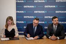 Podpis nové koaliční smlouvy na Magistrátu Města Ostrava, 26. dubna 2023, Ostrava. (zleva) Hana Tichánková (ANO), Jan Dohnal (ODS), Petr Psotka (TOP09).