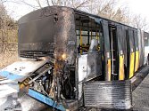 V Radvanicích hořel autobus, který převážel tři desítky cestujících. 