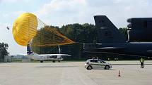 Dva legendární bombardéry B 52 přistály v úterý na Letišti Leoše Janáčka Ostrava. Obří stroje patří mezi největší atrakce letošního ročníku akce Dny NATO.