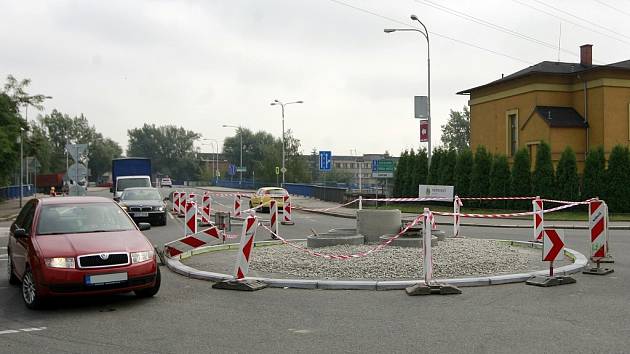Kruhový objezd na křižovatce ostravských ulic Výstavní, Halasova. Ilustrační foto.