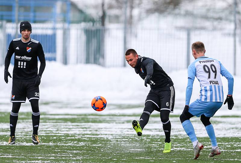 První přípravný zápas Tipsport ligy: Baník Ostrava - 1.SK Prostějov, 8. ledna 2019 v Orlové. Na snímku (zleva) Arťom Mešaninov z Baníku Ostrava, Denis Granečný z Baníku Ostrava a David Píchal z Prostějova.