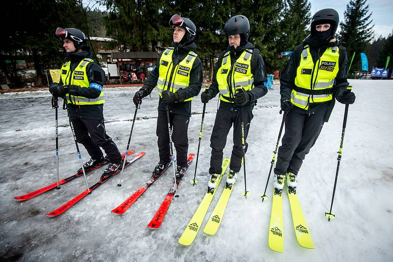 SKI brífink k policejním lyžařským hlídkám, 16. prosince 2019 na Starých Hamrech.