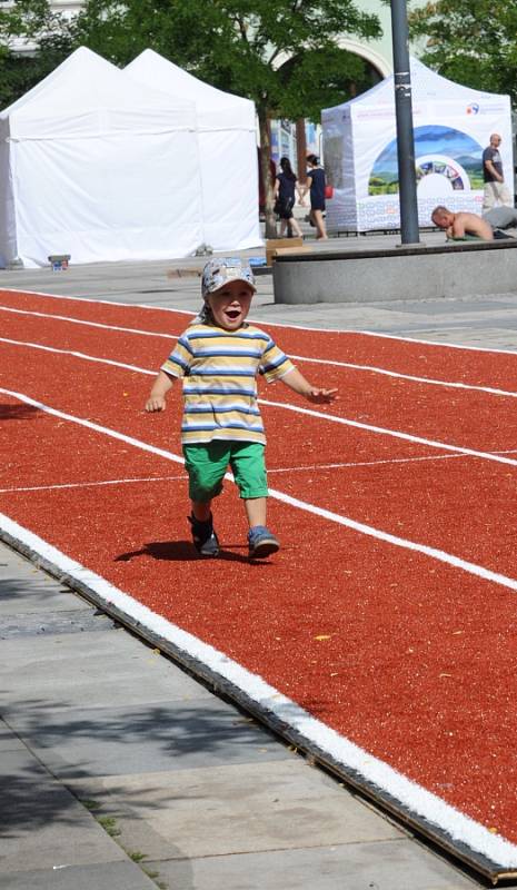 V olympijském parku na Masarykově náměstí v centru Ostravy se v pátek v 18 hodin zapálí ostravský olympijský oheň a na Černou louku odtud zamíří pestrobarevný „brazilský" průvod.