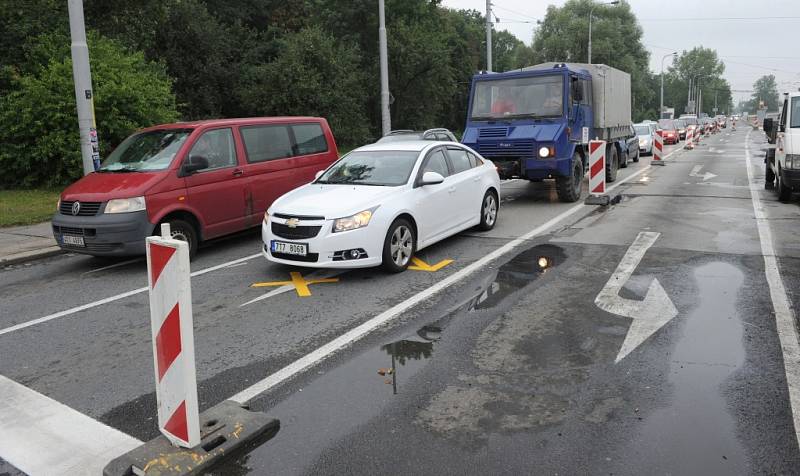 Frekventovaná křižovatka u vodárny. 