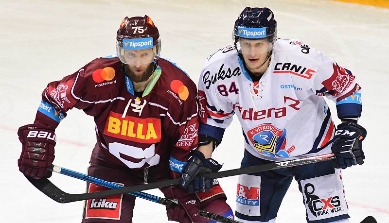 Utkání předkola play off hokejové extraligy - 3. zápas: HC Sparta Praha - HC Vítkovice Ridera, 14. března 2019 v Praze. Na snímku (zleva) Jan Piskáček, Jan Schleiss