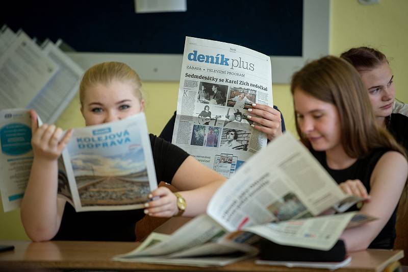 Studenti na OA Poruba při hodině, 10. června 2019 v Ostravě.