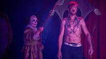 Představení Paranormal cirkusu Francesko Jung z Litvy na Dubině. 1. května 2022 v Ostravě.