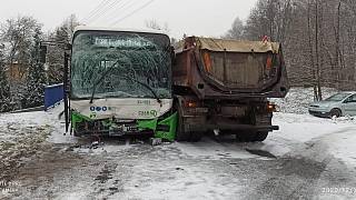Napadl sníh a s nehodami v Moravskoslezském kraji se roztrhl pytel -  Frýdecko-místecký a třinecký deník