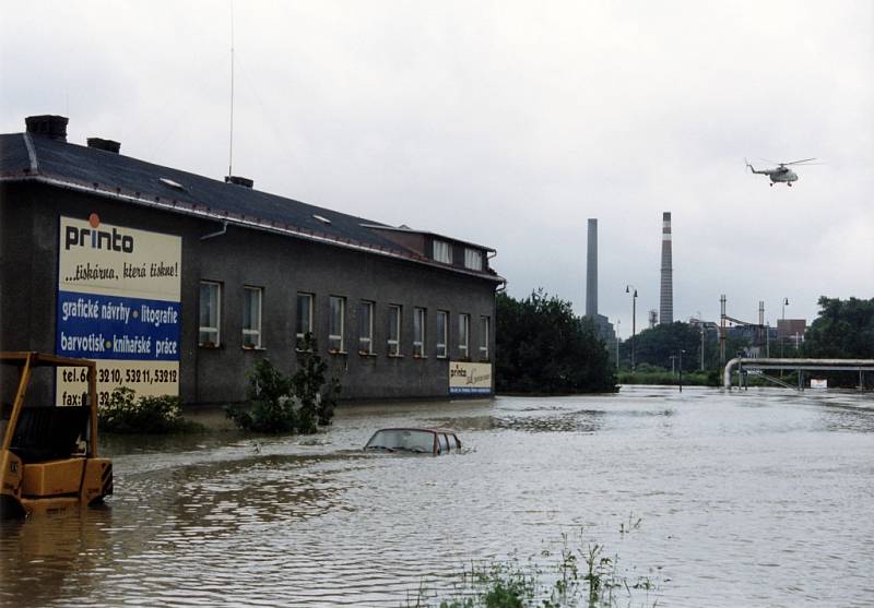 Velká část Mariánských Hor včetně Moravských chemických závodů, byla v roce 1997 postižena záplavami. 