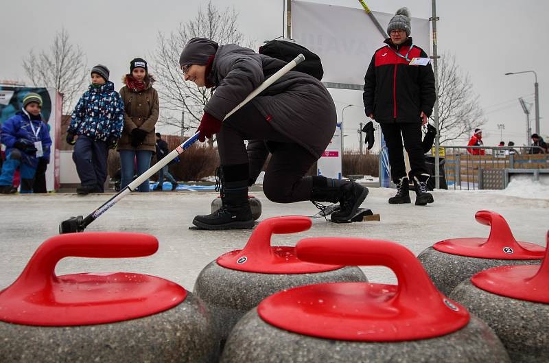 Olympijský festival u Ostravar arény.Curling