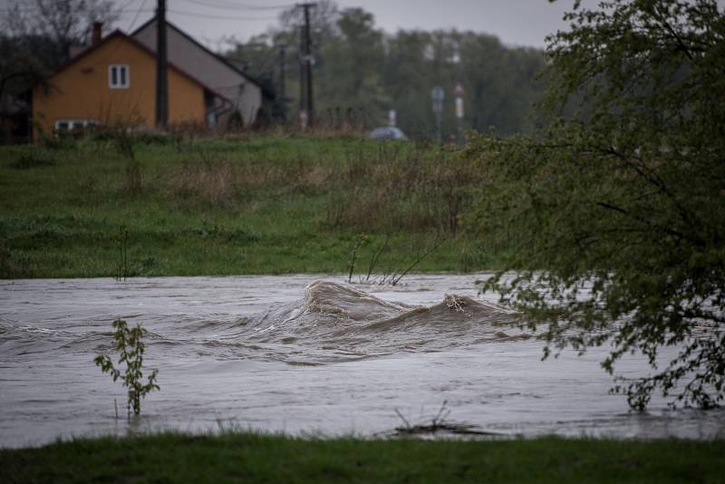 Řeka Odra v ostravské části Polanka nad Odrou a Proskovice, pátek 28. dubna.