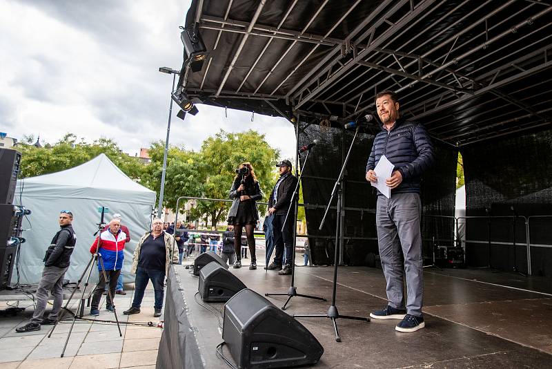 Demonstrace proti vládě na Masarykově náměstí, 28.září 2022, Ostrava. Předseda SPD Tomio Okamura.