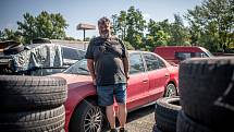 BORIS HENDRYCH prodává na ostravské autoburze už 31 let.