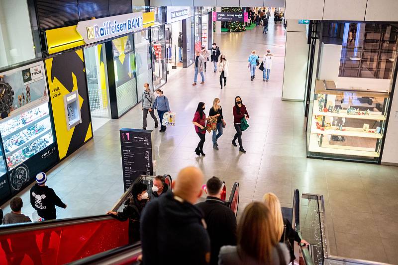 Obchodní centrum Forum Nová Karolina a Avion Shopping Park. 27. listopadu 2021 v Ostravě.