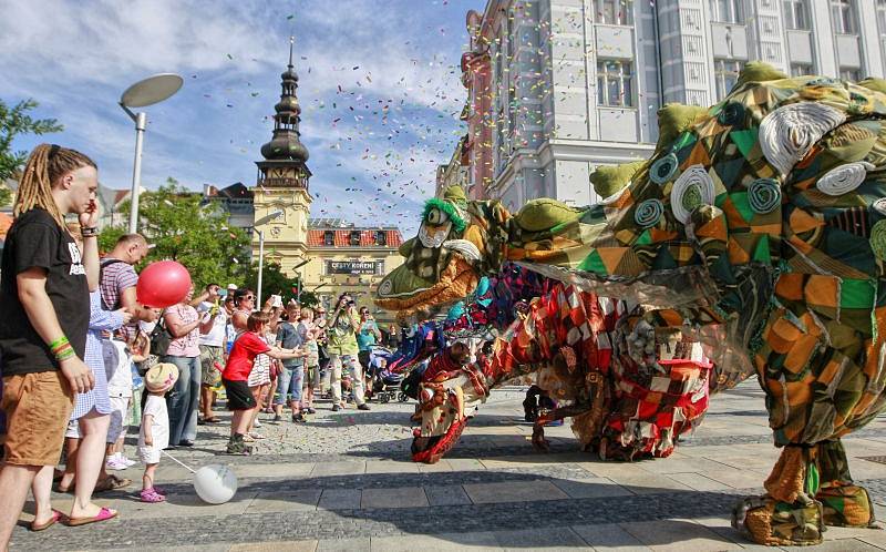 Festival v ulicích – průvod draků centrem Ostravy.