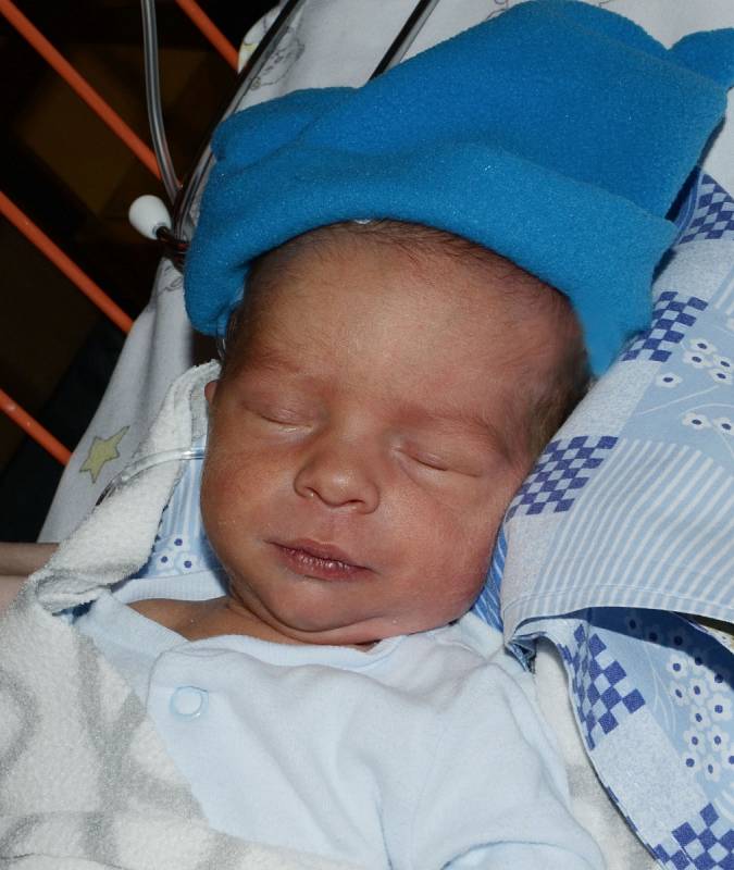 David Kmeč, 11. 6. 217, 48 cm, 2450 g, Ostrava. Fakultní nemocnice Ostrava. 