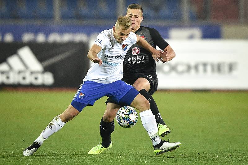 Utkání 4. kola českého fotbalového poháru MOL Cupu: Baník Ostrava - SK Slavia Praha, 30. října 2019 v Ostravě. Na snímku (zleva) Tomáš Holeš a Nemanja Kuzmanovič.