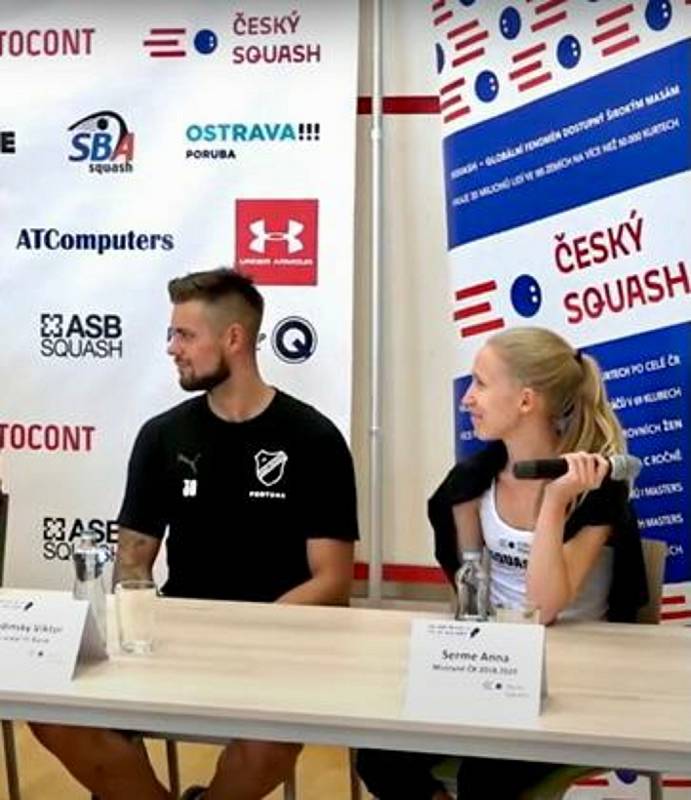 Fotbalový brankář Baníku Ostrava Viktor Budinský a česká mistryně ve squashi Anna Serme.