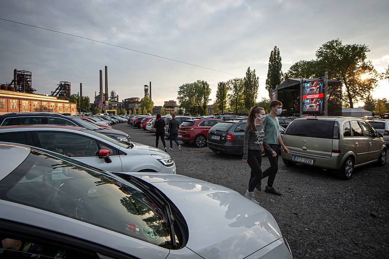 Kapela Mirai uspořádala první největší živý autokoncert v České Republice který se uskutečnil v Dolní Oblasti Vítkovic, 15. května 2020 v Ostravě. Organizátoři uvedli že celková kapacita 500 aut byla vyprodána.