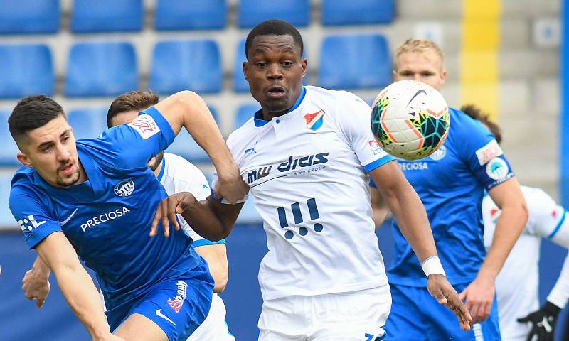 Fotbalisté Baníku Ostrava (v bílém) uhráli v sobotním utkání 25. kola FORTUNA:LIGY cennou bezbrankovou remízu v Liberci.