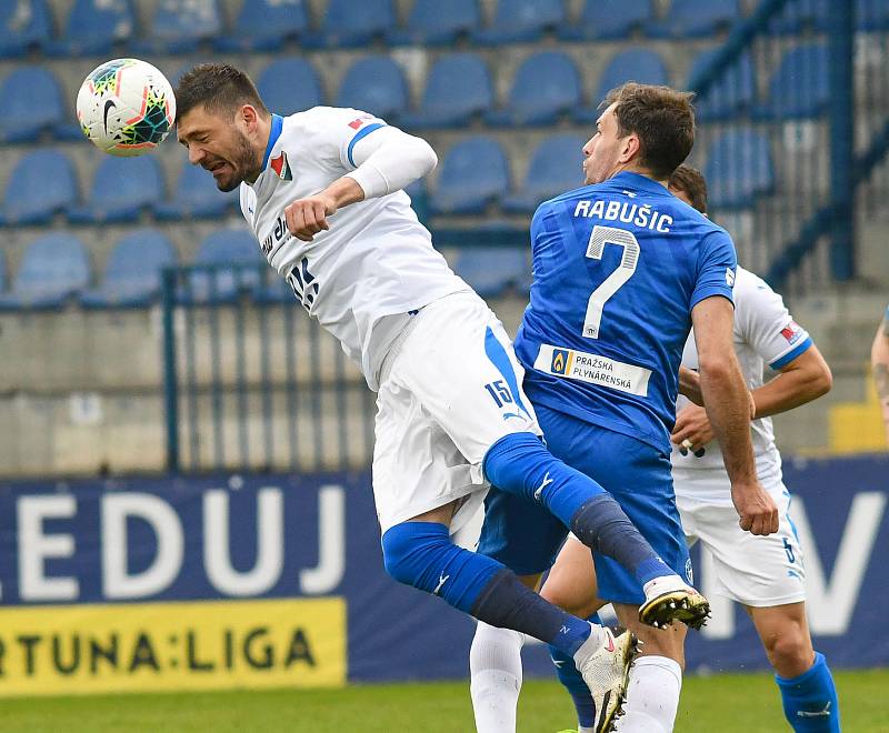 Fotbalisté Baníku Ostrava (v bílém) uhráli v sobotním utkání 25. kola FORTUNA:LIGY cennou bezbrankovou remízu v Liberci.