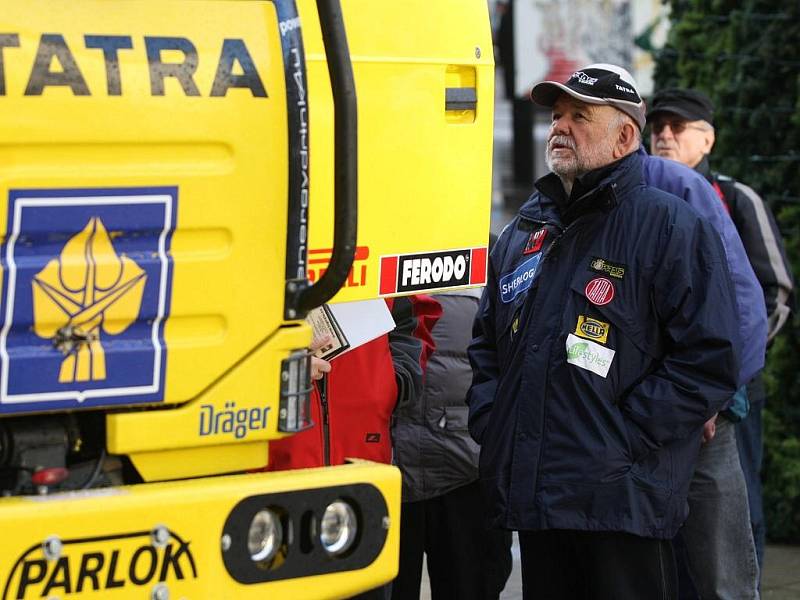 V úterý 24. listopadu vyrazil Aleš Loprais se svým Tatra Teamem od ostravské Nové radnice na další ročník Rallye Dakar.