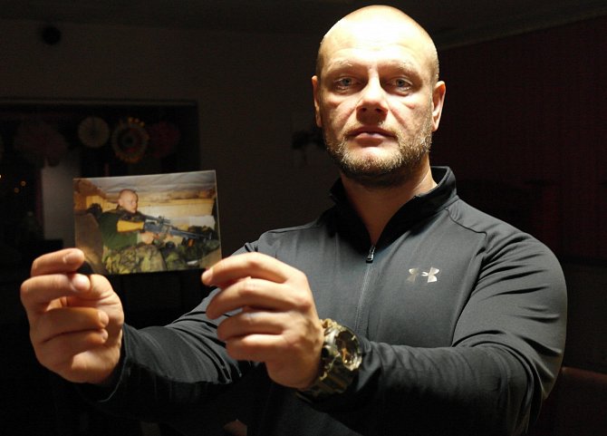 Válečný veterán Pavel Pandolarovský z Ostravy zůstává i po šesti zahraničních misích stále u armády, které se upsal už před osmadvaceti lety.