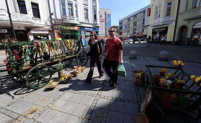 Veli­konoční jarmark začal ve středu na Jiraskovém naměsti v Ostravě.