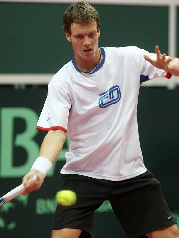 Tenisté Davis Capu při pondělním tréninku. Na snímku Tomáš Berdych.