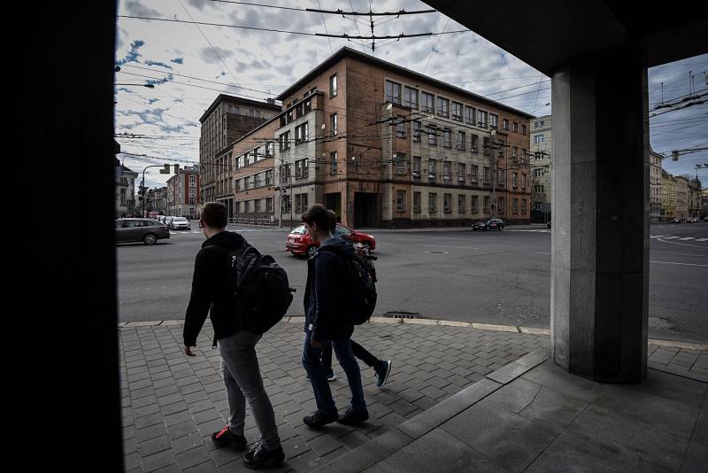 Budova Ekonomické fakulty Vysoké školy báňské - Technické univerzity Ostrava v centru města.