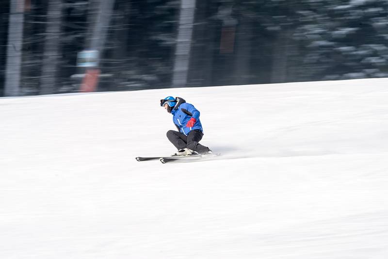 Lyžování ve ski areálu Bílá. Ilustrační foto.