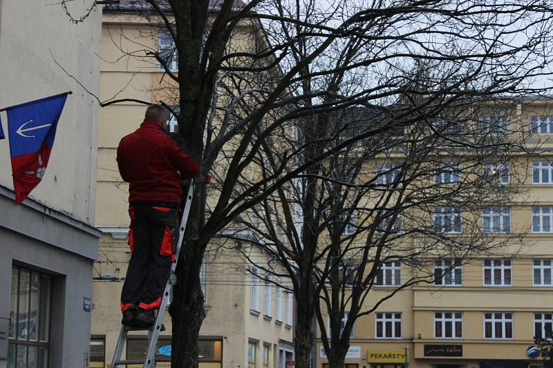 Odstraňování vánočních ozdob v centru Ostravy.