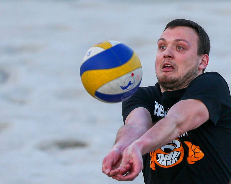 Beach volejbal, Ostravská noční liga.