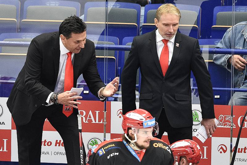 Utkání 13. kola hokejové extraligy: HC Vítkovice Ridera - Mountfield Hradec Králové, 25. října 2019 v Ostravě. Na snímku (zleva) Vladimír Růžička a Tomáš Martinec.