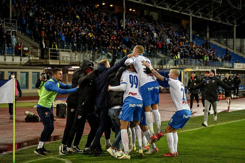 Utkání 19. kola první fotbalové ligy: Baník Ostrava - Slavia Praha, 19. prosince 2021 v Ostravě. (střed) Ladislav Almási z Ostravy oslavuje gól.