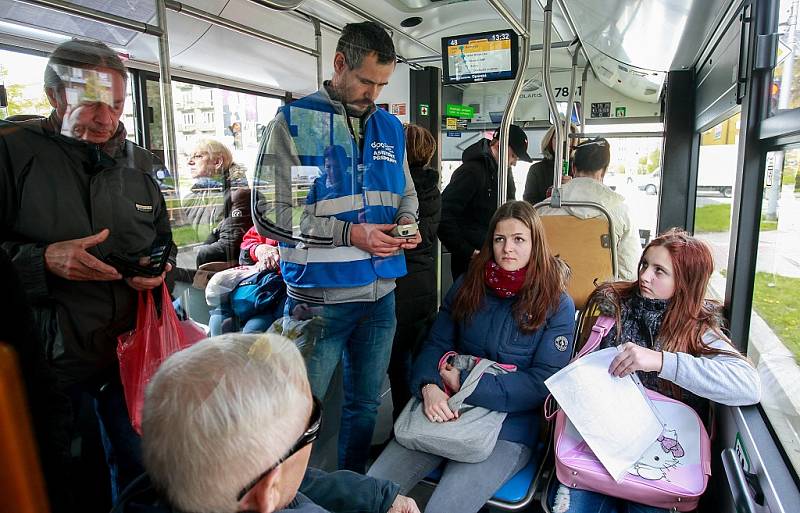 Asistenti přepravy dbají na dodržování přepravních podmínek.