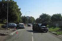 Nehoda tří vozidel ucpala dnes před polednem osmý obvod v Ostravě-Porubě.