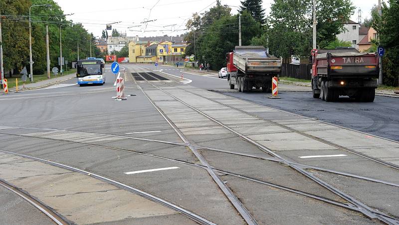 Závodní ulice v úseku u vítkovického nádraží bude až do poloviny října kompletně uzavřena.