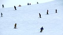 Tošovický areál zaplnili o víkendu lyžaři, snowboardisté i bobisté.