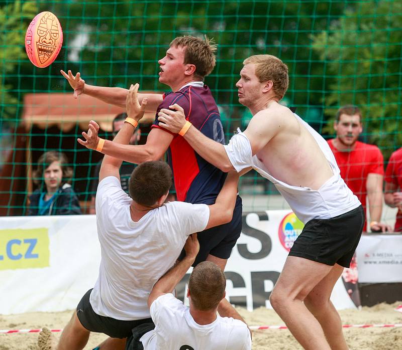 Beach ragby na Masarykově námestí v centru Ostravy byl přítomen také písničkář Jaromír Nohavica.