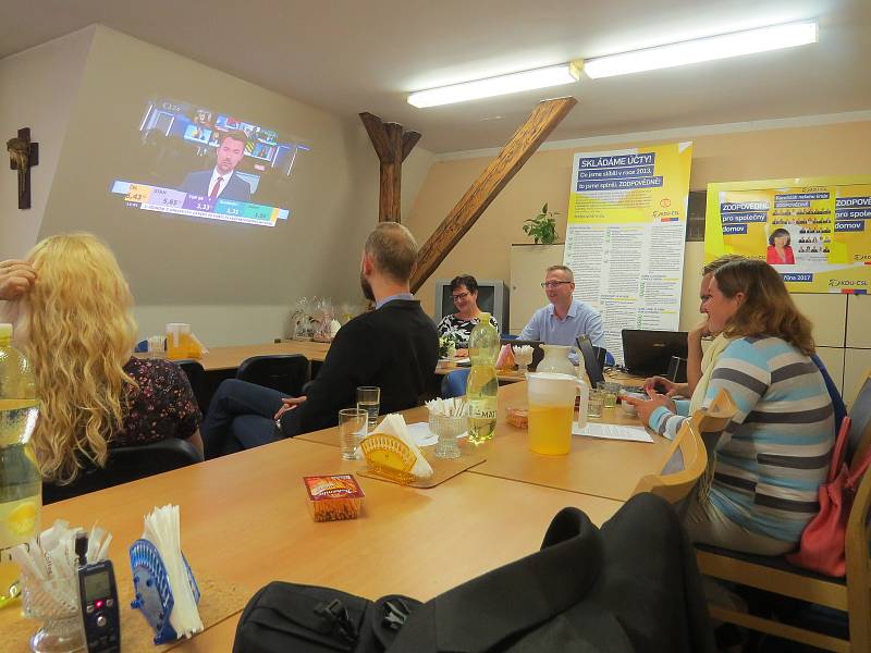 Krajští lidovci se sjeli do Frýdku-Místku, aby sledovali vývoj výsledků voleb.