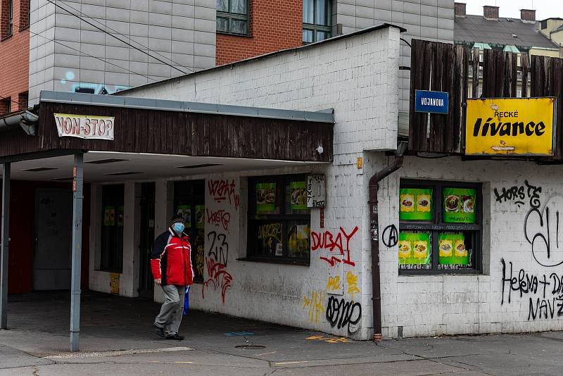 U výstaviště Černá louka pokračuje demolice budov, listopad 2020 v Ostravě.