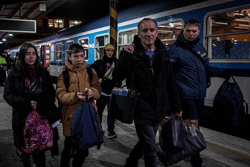 Evakuační vlak z Ukrajinského města Čop dorazil 28. února 2022 krátce po 22:30 na hlavní nádraží v Ostravě.