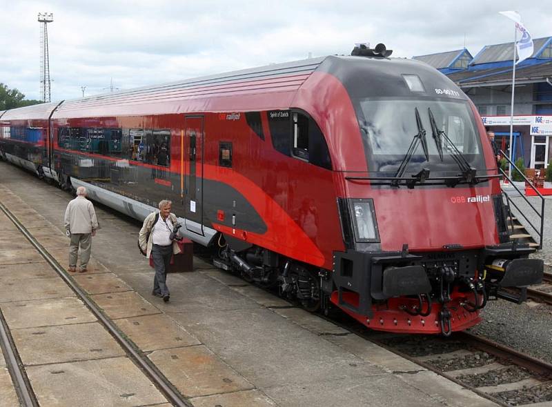 Veletrh Czech Raildays 2009  v prostorách nákladového nádraží v Ostravě-Přívoze