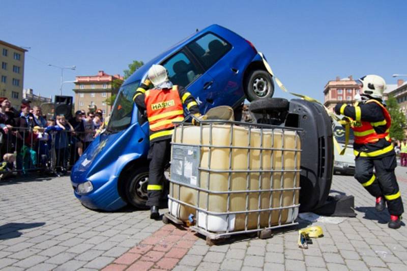 Soutěž hasičů ve vyprošťování. 