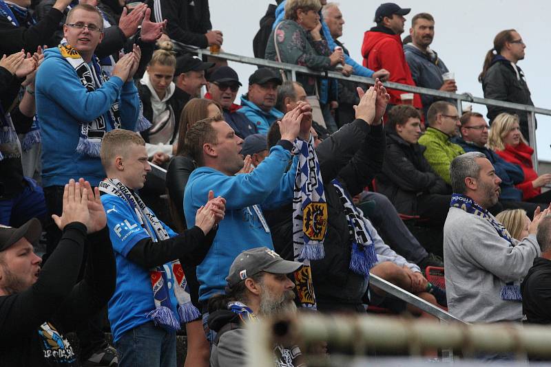 MOL Cup, 2. kolo, SK HS Kroměříž (červenobílé dresy) - FC Baník Ostrava, 21. září 2022.