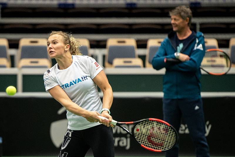 Kateřina Siniaková na tréninku českých tenistek před utkáním 1. kola Světové skupiny Fed Cupu proti Rumunsku, 6. února 2019 v Ostravě.